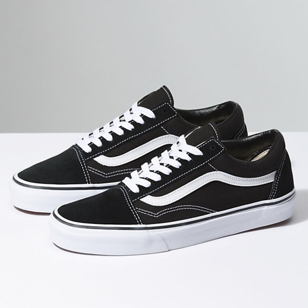 Vans Old Skool Low Rise in Black and White